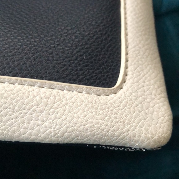 Free w/ purchase or $5 NWOT GUESS Navy/White/Tan Wristlet - Picture 14 of 14